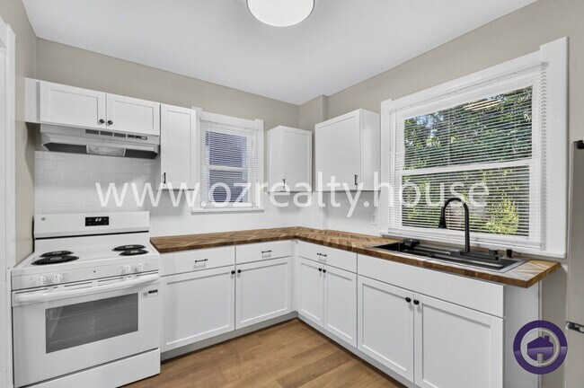 Building Photo - 2322 Upton Ave
