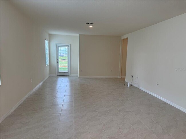 Building Photo - 1305 June Lk Lp