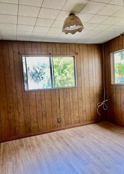 Bonus Room: Back Den - 1641 Maltman Ave