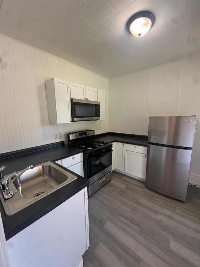 Building Photo - 504 N Roosevelt Ave