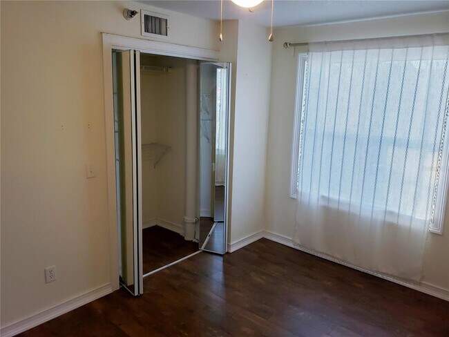 Building Photo - 15215 Amberly Dr