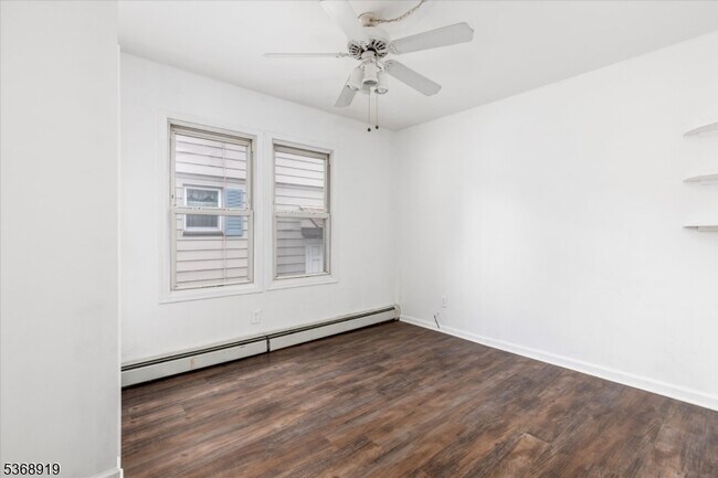 Building Photo - 82 Scrivens St
