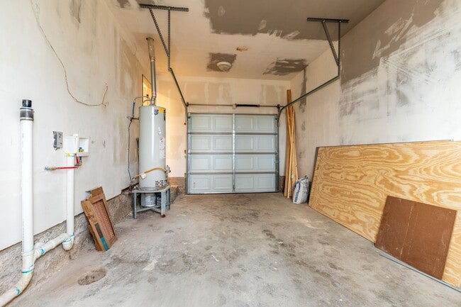 Building Photo - Beautiful 3 bedroom 1 bath, Available in April!