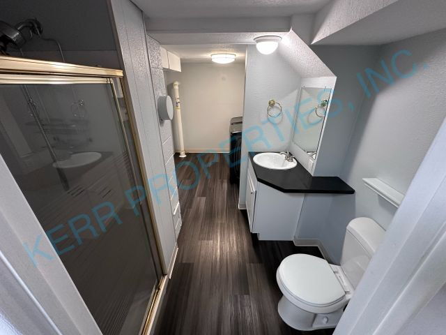 Building Photo - Charming 2-Bedroom Retreat with 2 Full Bat...