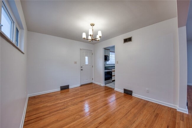 Building Photo - 5523 Rippey Pl