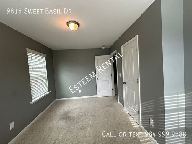 Building Photo - 9815 Sweet Basil Dr