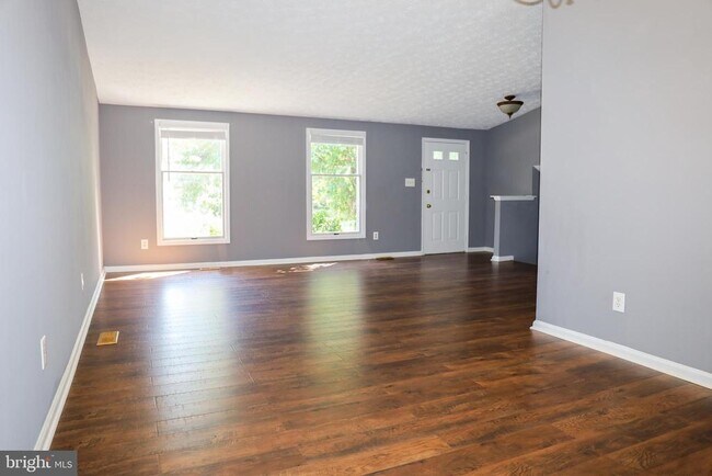 Building Photo - 3006 Summershade Ct