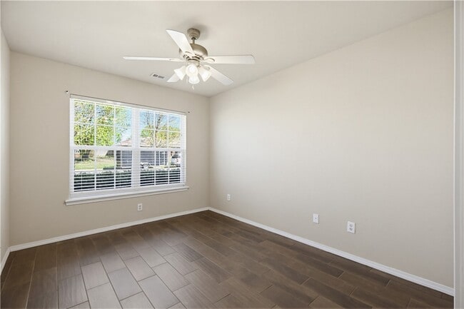 Building Photo - 6301 SW Meadow Well Ave