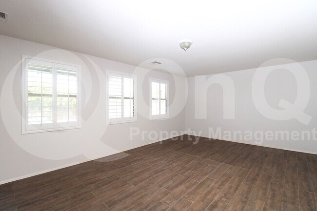 Building Photo - 3316 E Kingbird Pl