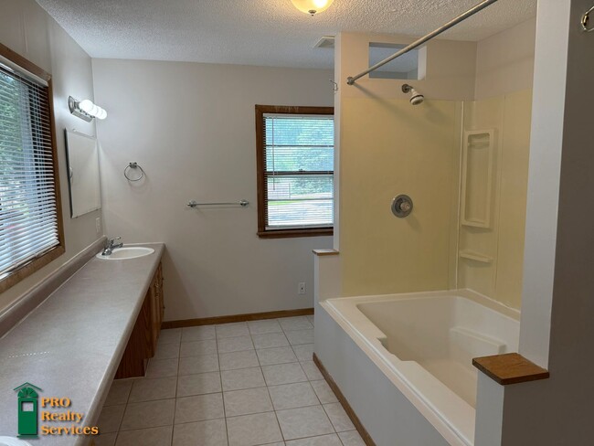 Building Photo - 4 Bedroom Home **Half off August Rent with...