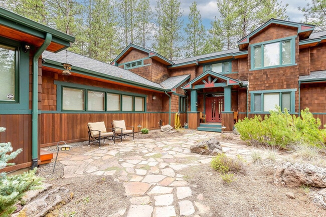 Building Photo - 17028 Cooper Dr