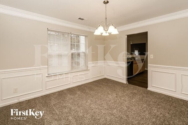 Building Photo - 128 Madelia Pl