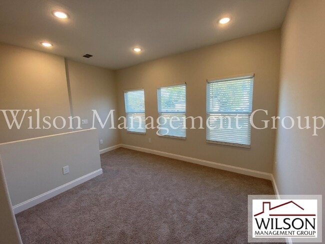 Building Photo - 732 S Lee Ave