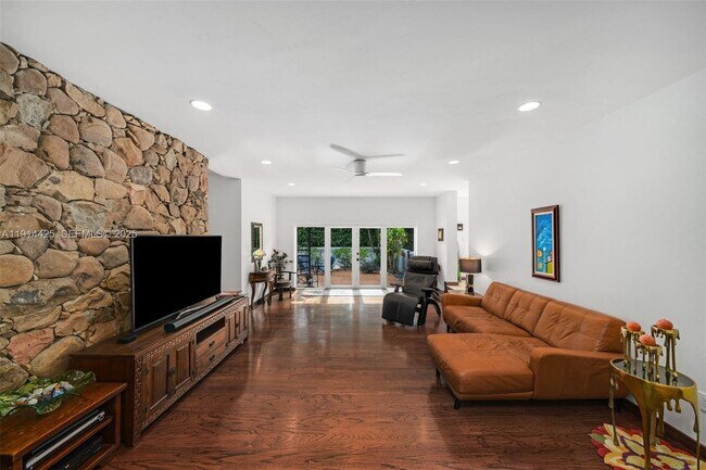 Building Photo - 10645 SW 89th Ct