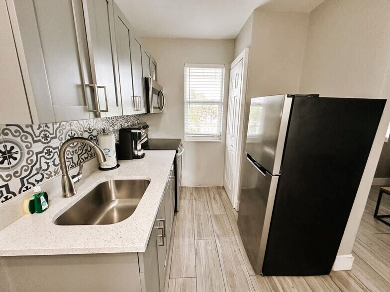 Building Photo - 50 Davie Blvd