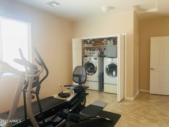 Building Photo - 453 W Lantana Pl