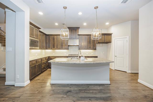Building Photo - 3640 Carlsbad Way