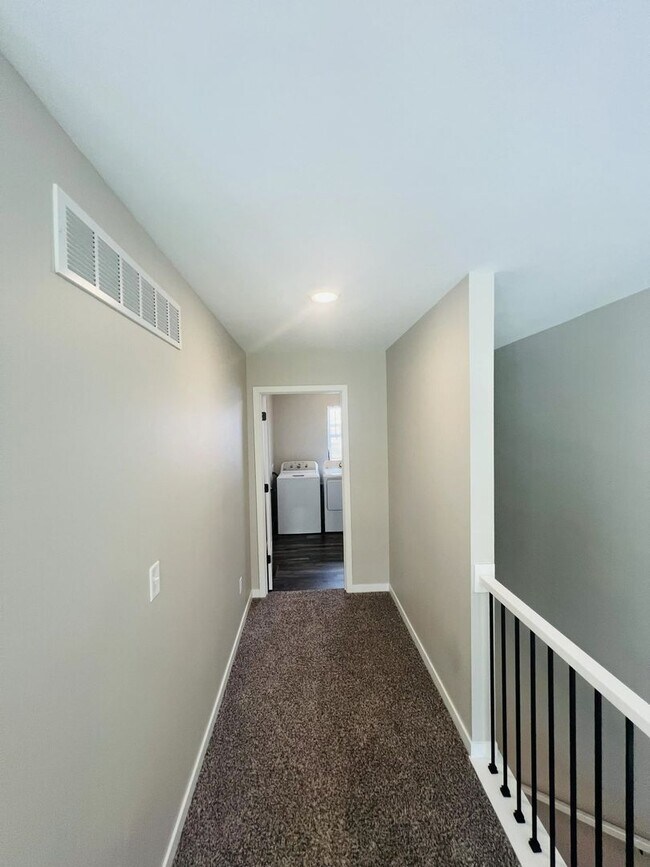 Building Photo - 1105 Ivy Ln