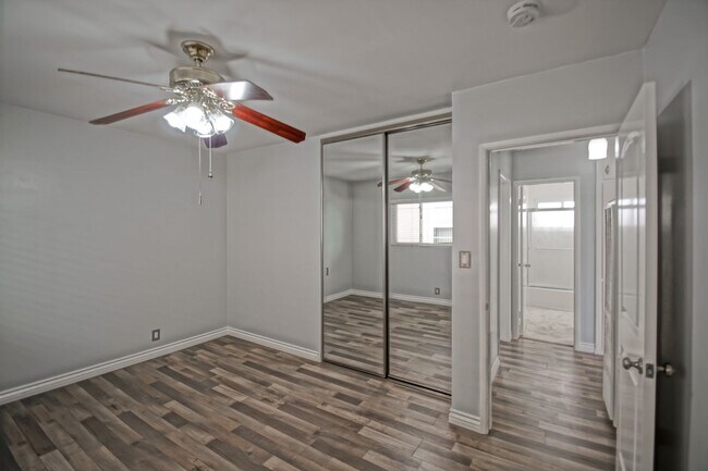 Building Photo - 330 Bungalow Dr