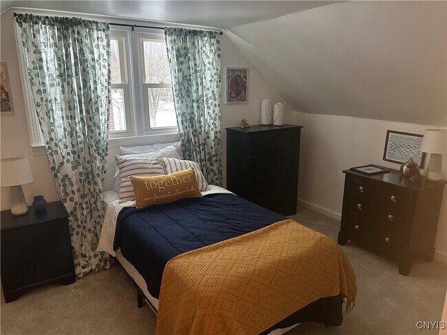 Building Photo - 511 Hickory St