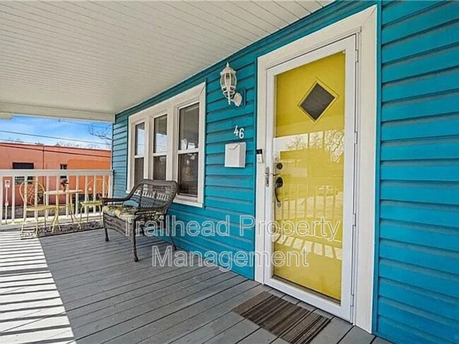 Building Photo - 46 W 74th St