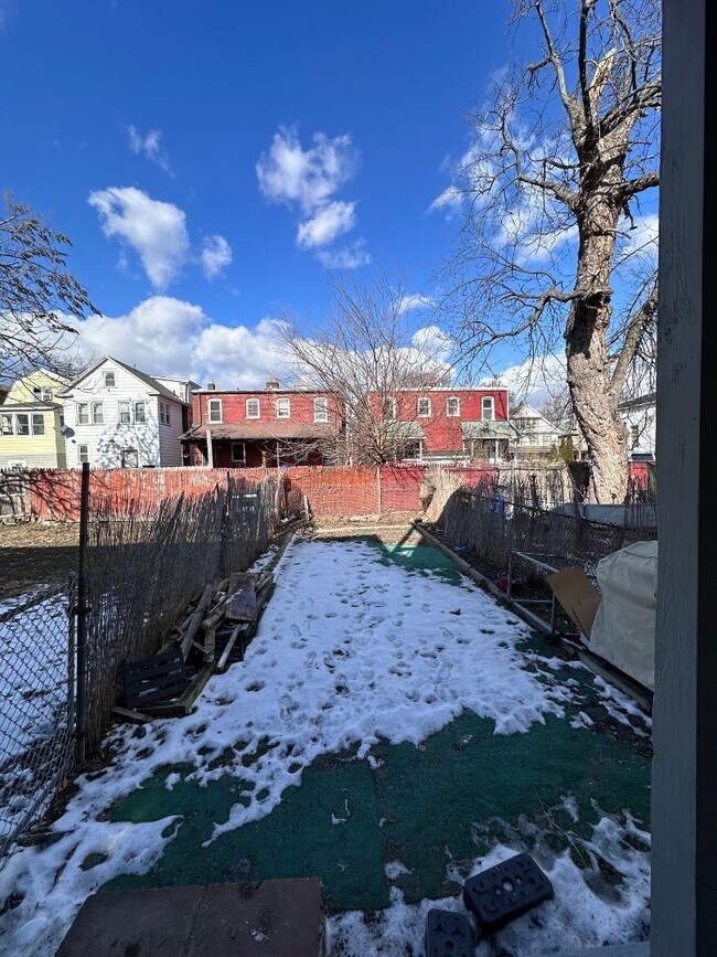 Building Photo - 545 S Main St