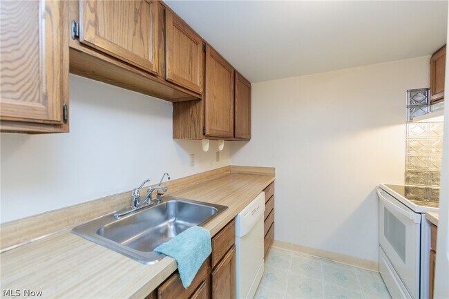 Building Photo - 3265 Mayfield Rd