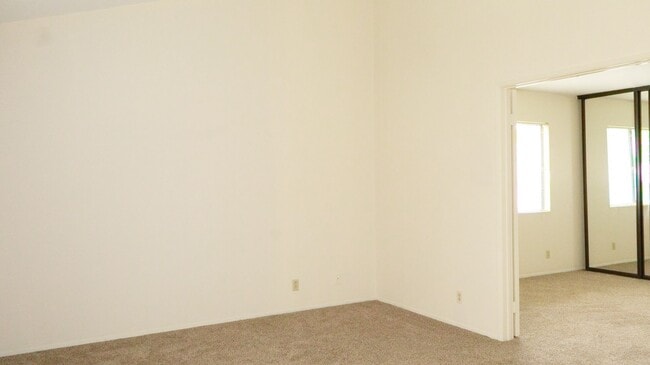 Building Photo - 3 bedrooms townhome in Chula Vista CA - Terranova Area