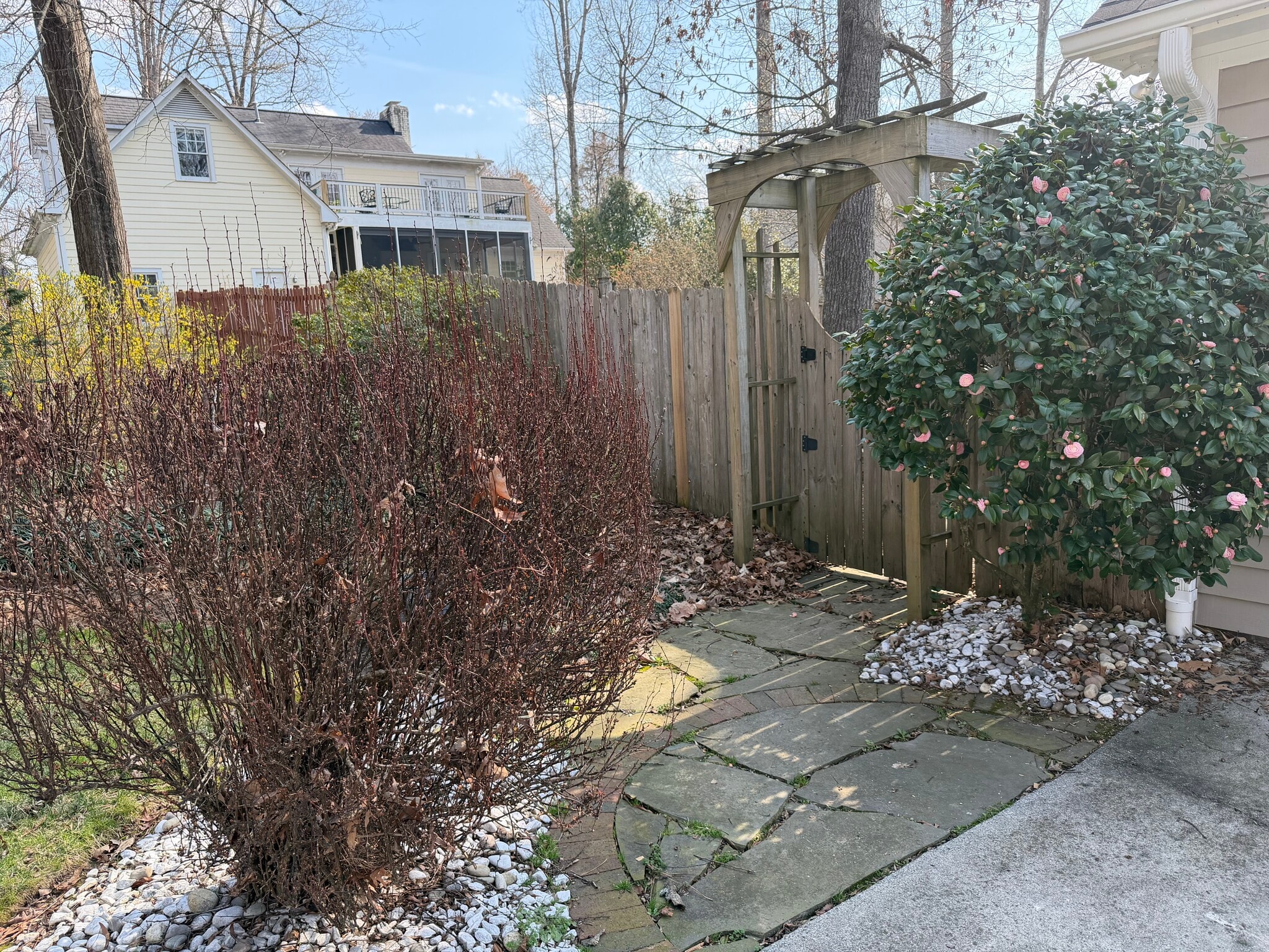 Building Photo - 3901 Buncombe Dr