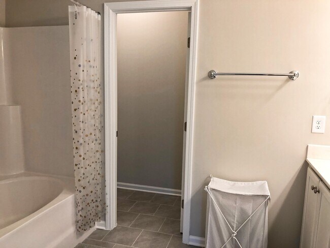 Building Photo - 3 Bed 2.5 Bath End Unit with Fenced in Backyard at Winsford At the Park!