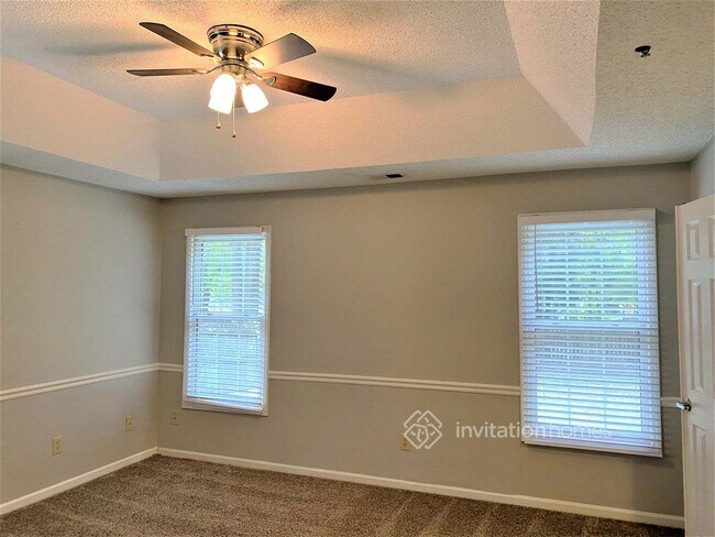 Building Photo - 12300 Woodbend Dr