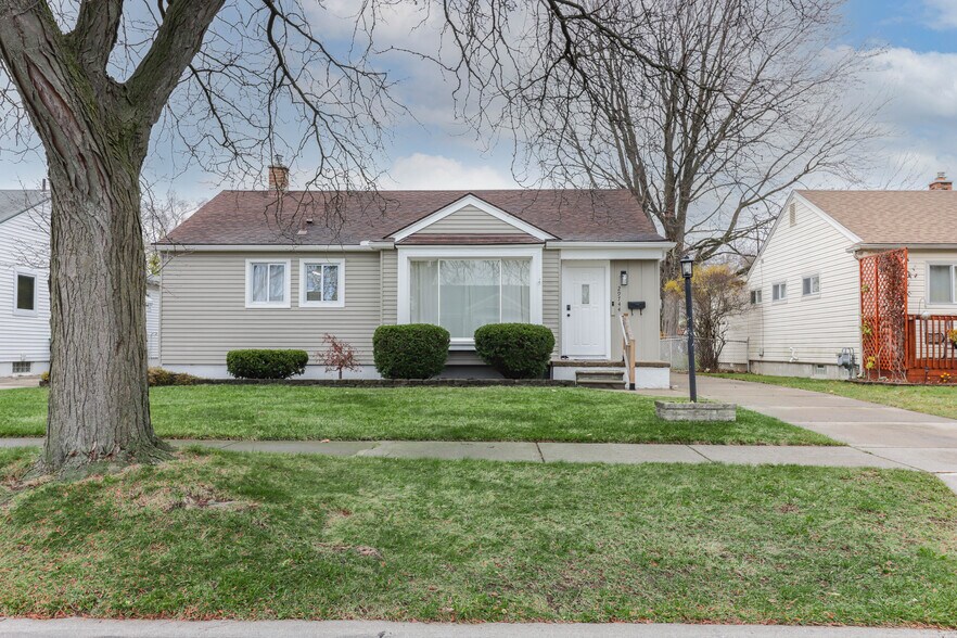 Exterior - 29744 Rosslyn Ave