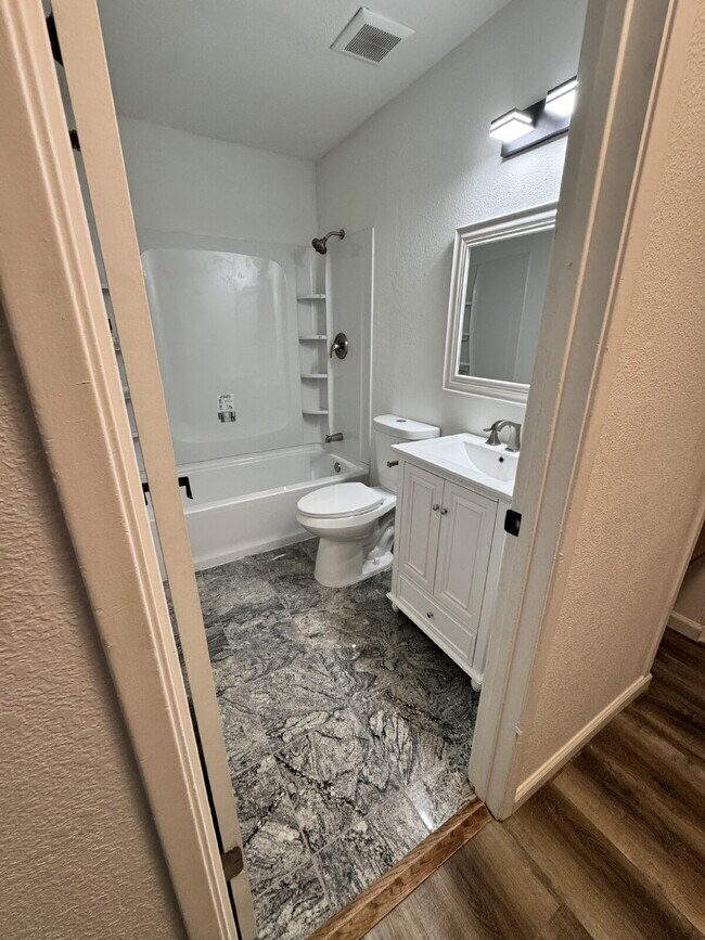 Building Photo - Welcome to this beautifully renovated 2-bedroom, 1.5-bathroom condo located in the highly desirab...