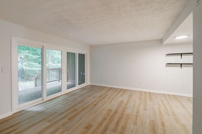 Building Photo - 134 Fernbanks Ct