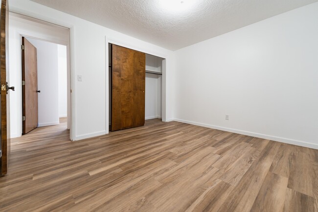 Building Photo - 241 W 500 S