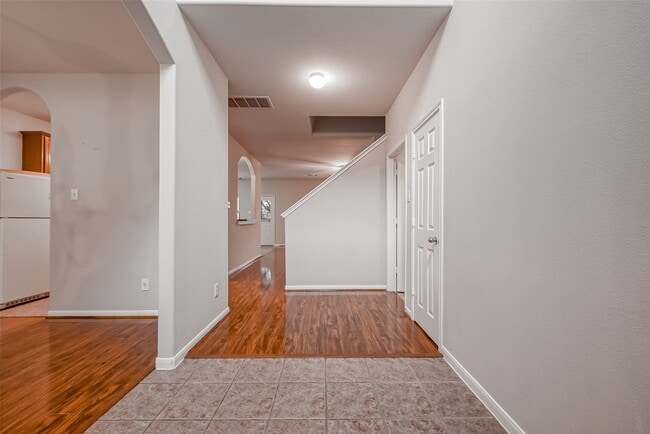Building Photo - 1210 Gibbons Ct