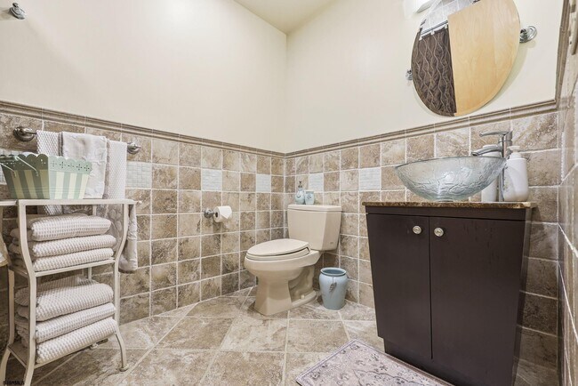 Building Photo - 7701 Atlantic Ave