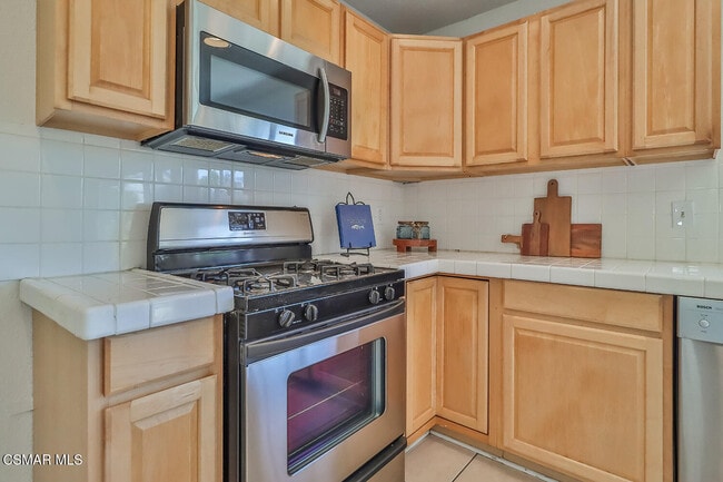 Building Photo - 2279 Connell Ave