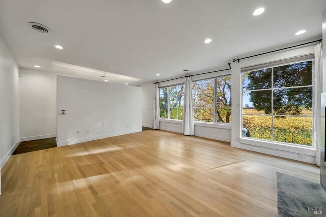 Building Photo - 1041 Las Amigas Rd