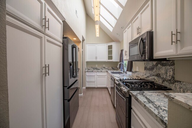 Building Photo - Hillside La Mesa, single family home, 3Bed...