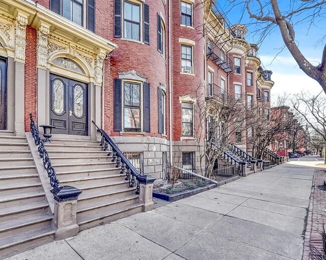 Building Photo - 654 Tremont St