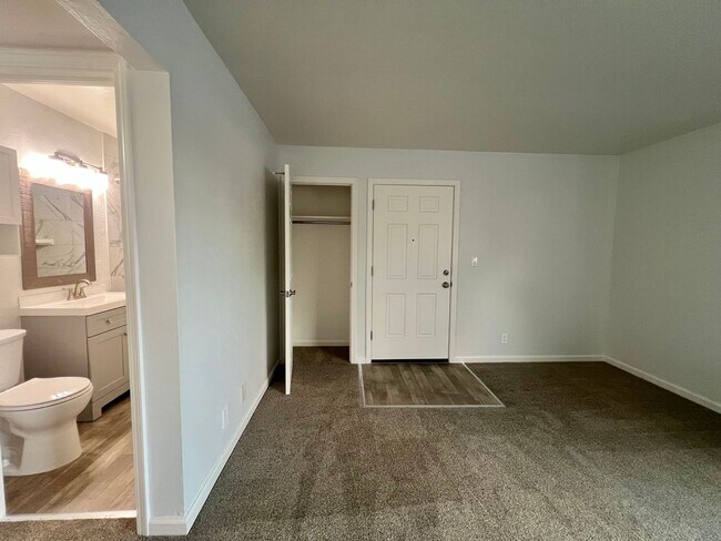 Building Photo - Modern Renovated 2-Bedroom in Santa Clara | Prime Location Near Apple, Nvidia & Major Highways