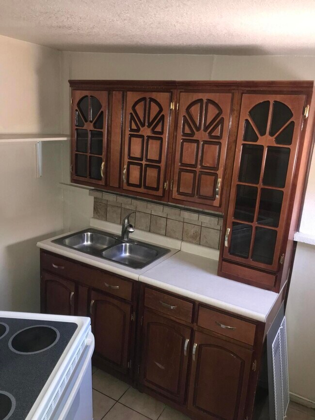 Building Photo - 617 Prospect St