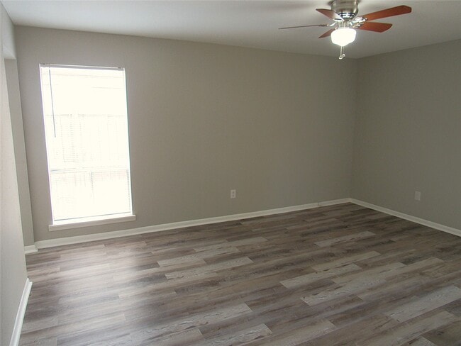Building Photo - 8414 Beechnut St