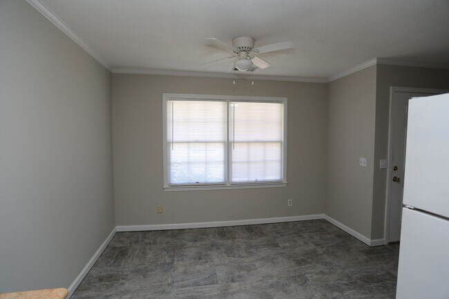 Building Photo - 3 Bedroom at Countryside