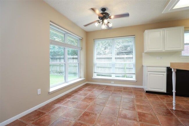 Building Photo - 22815 Red River Dr