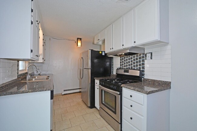 Building Photo - Charming 3-Bed 1.5-Bath Home Available in ...