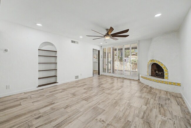 Building Photo - 37210 N Tranquil Trail