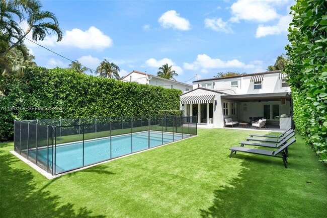 Building Photo - 634 W 47th St