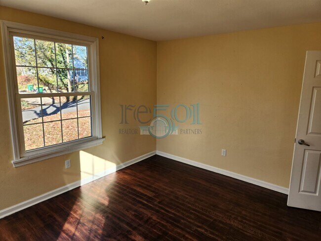 Building Photo - Great Family Home!  4BR 2 BA